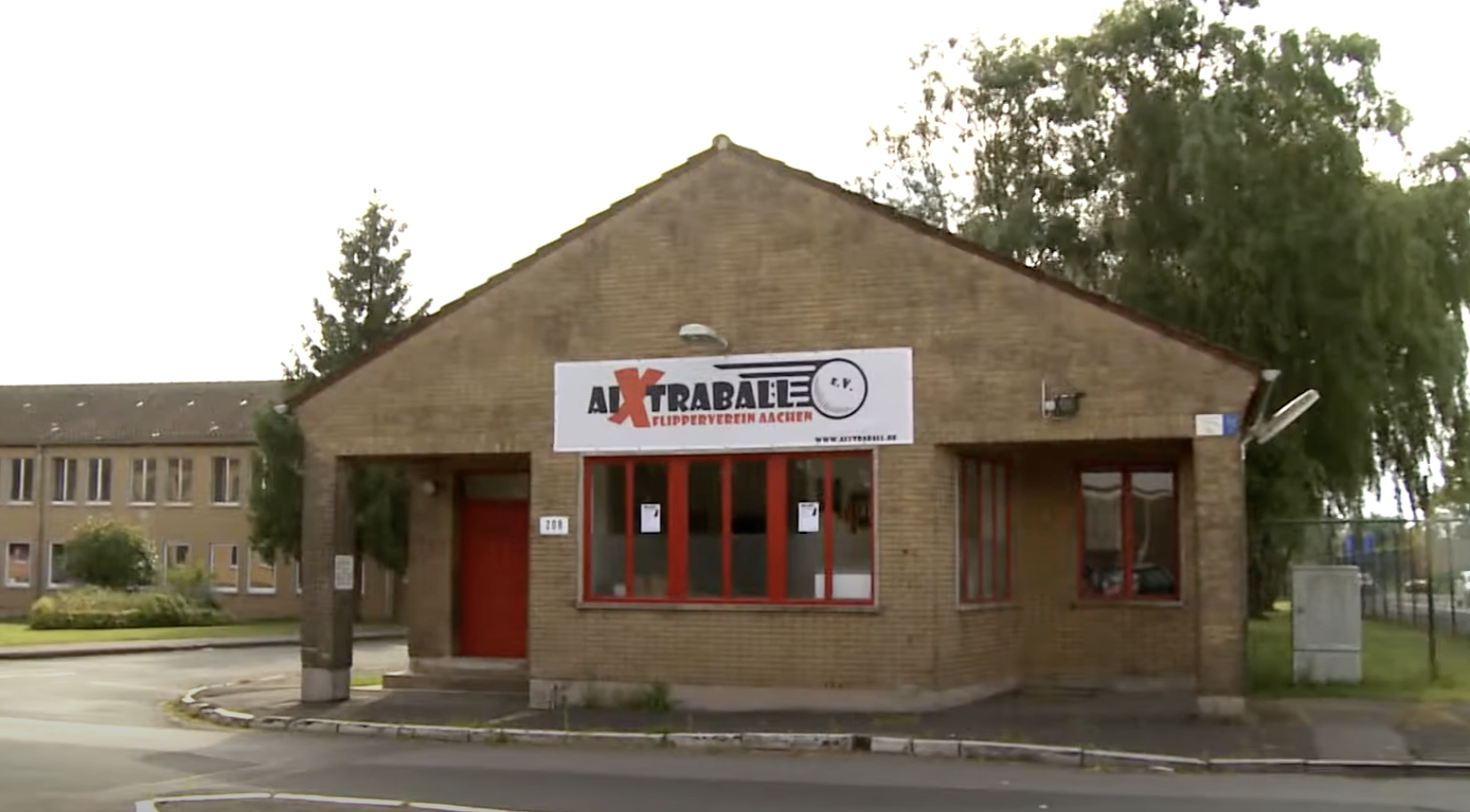 Bezug der Flipperhalle